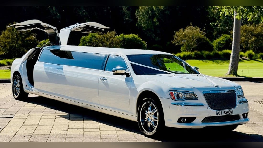 Chrysler Super Stretch Gullwing — exterior, gullwing doors up on the driveway