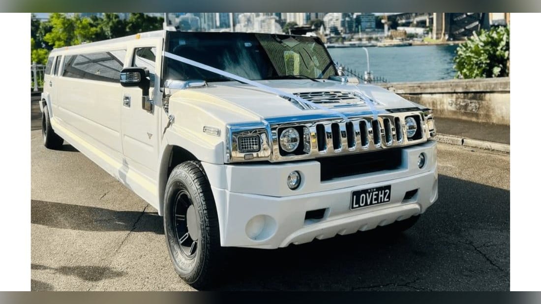 Stretch Hummer (16 Pax) — exterior, harbourside