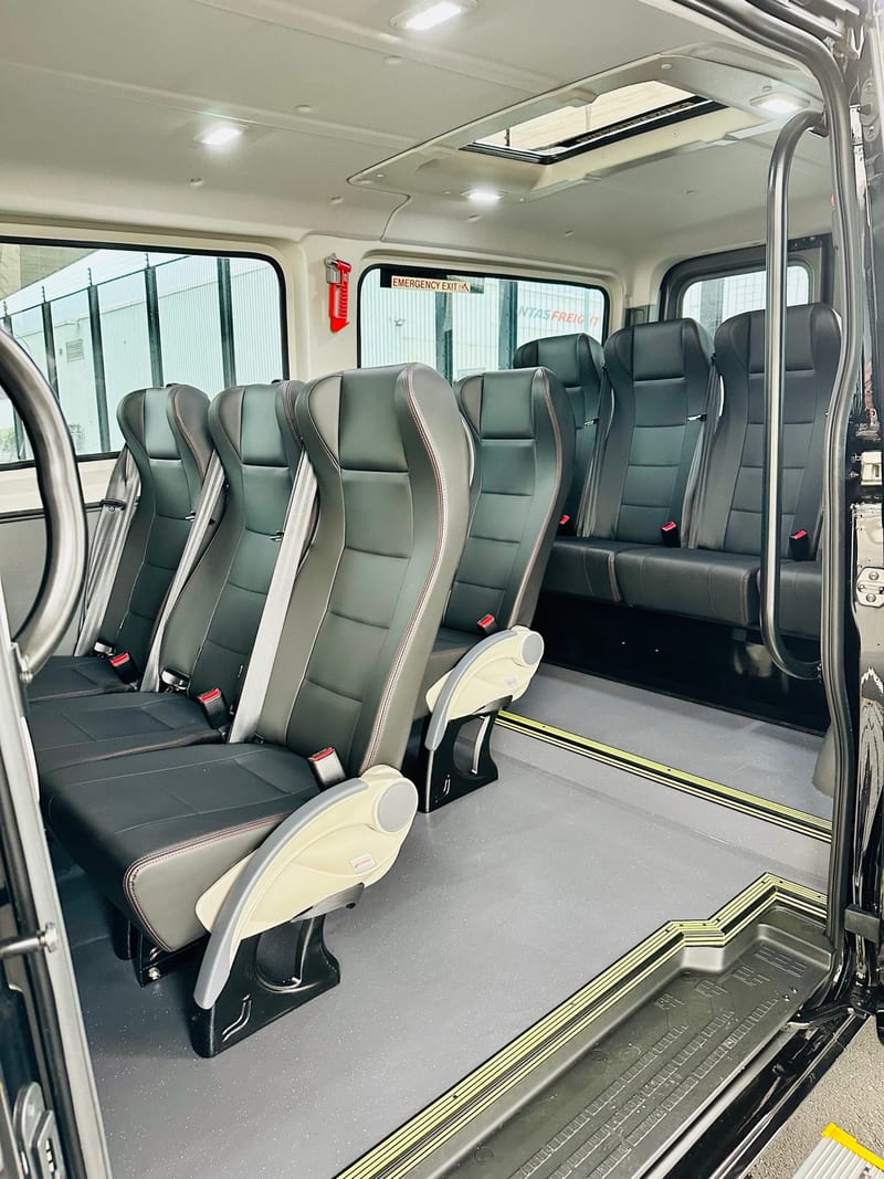Show Limousines airport transfer fleet in Sydney