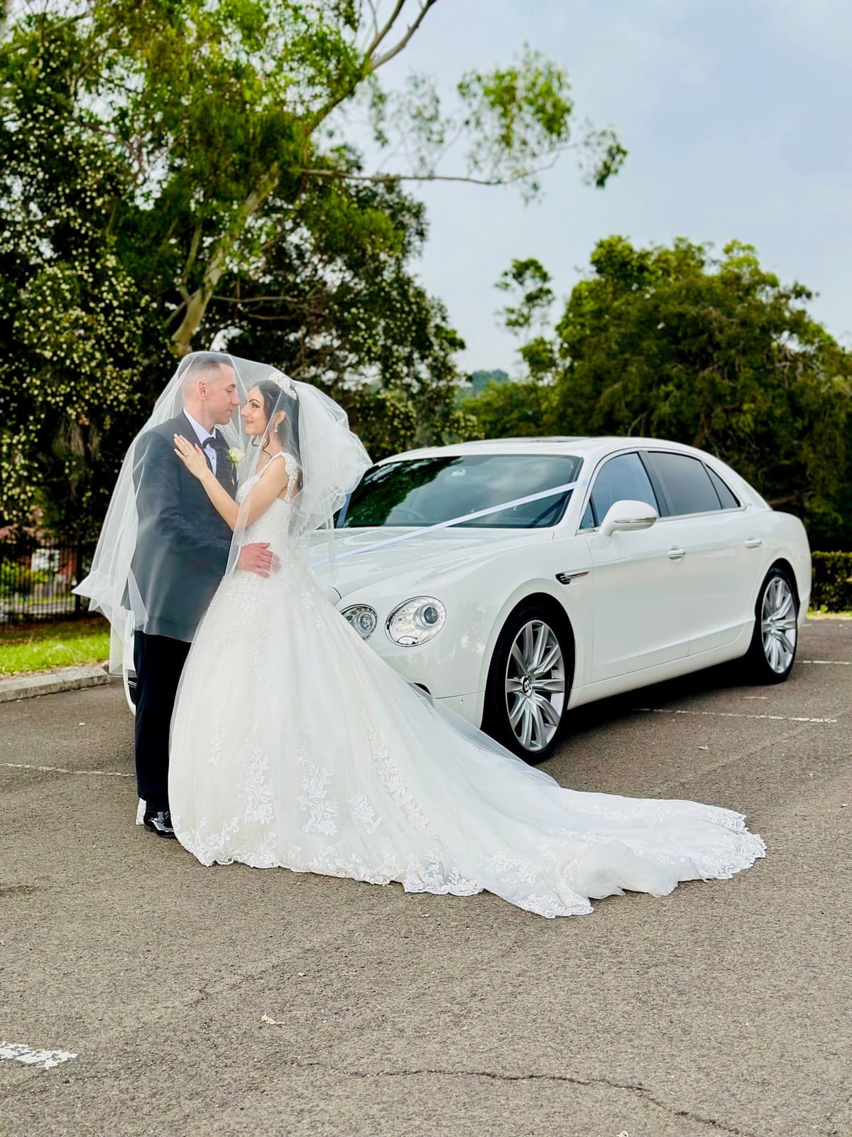 Bentley flying spur wedding — Show Limousines