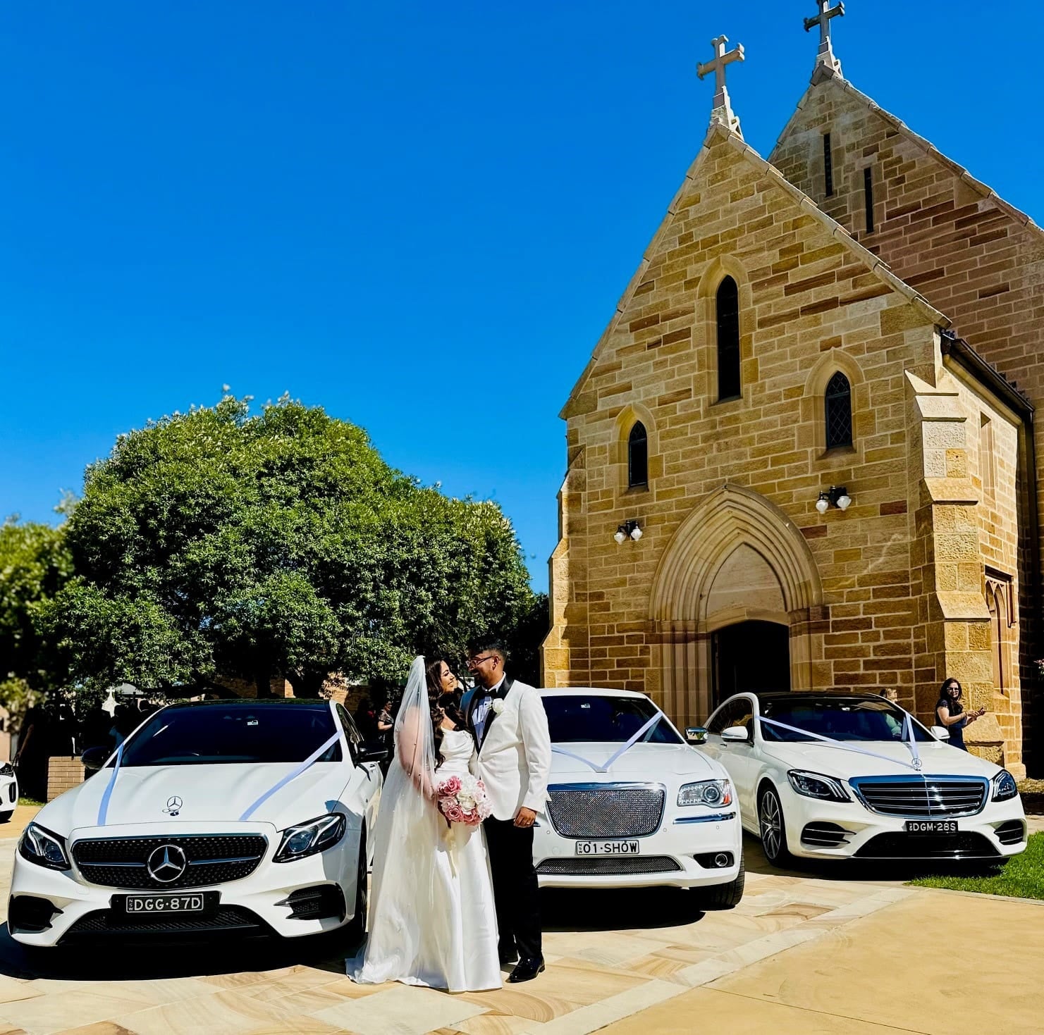Chrysler limo and mercedes sedans wedding — Show Limousines
