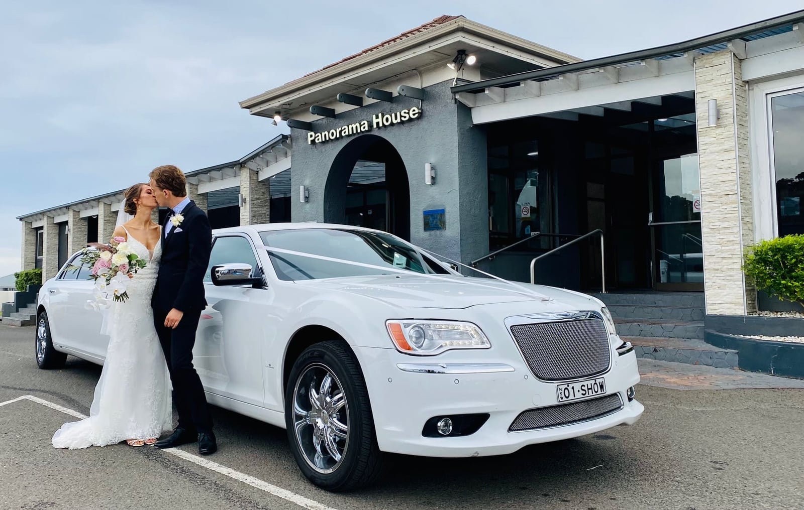 Show Limousines luxury limousine and wedding car hire Sydney