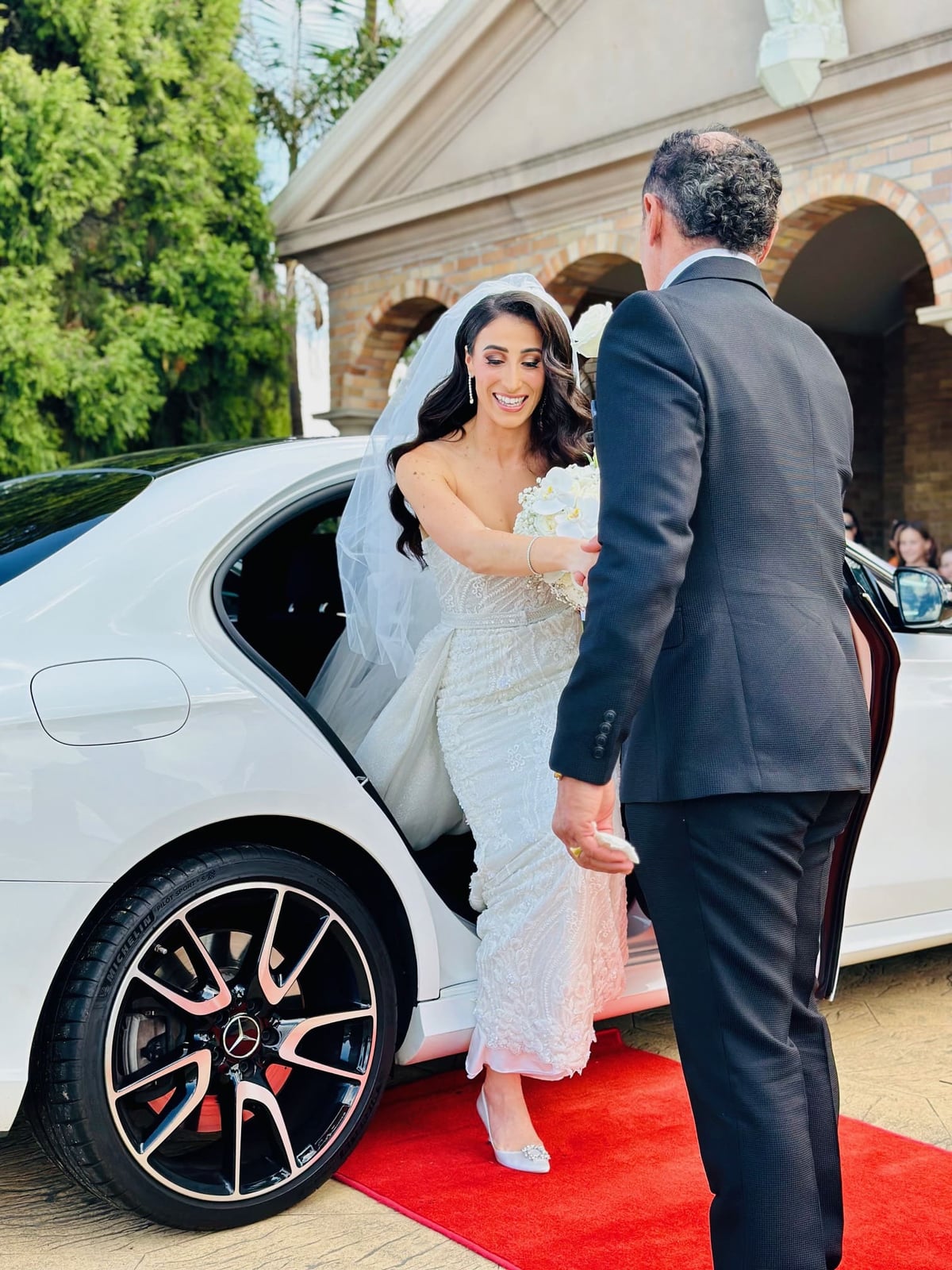 Mercedes e53 amg sedan bride red carpet — Show Limousines